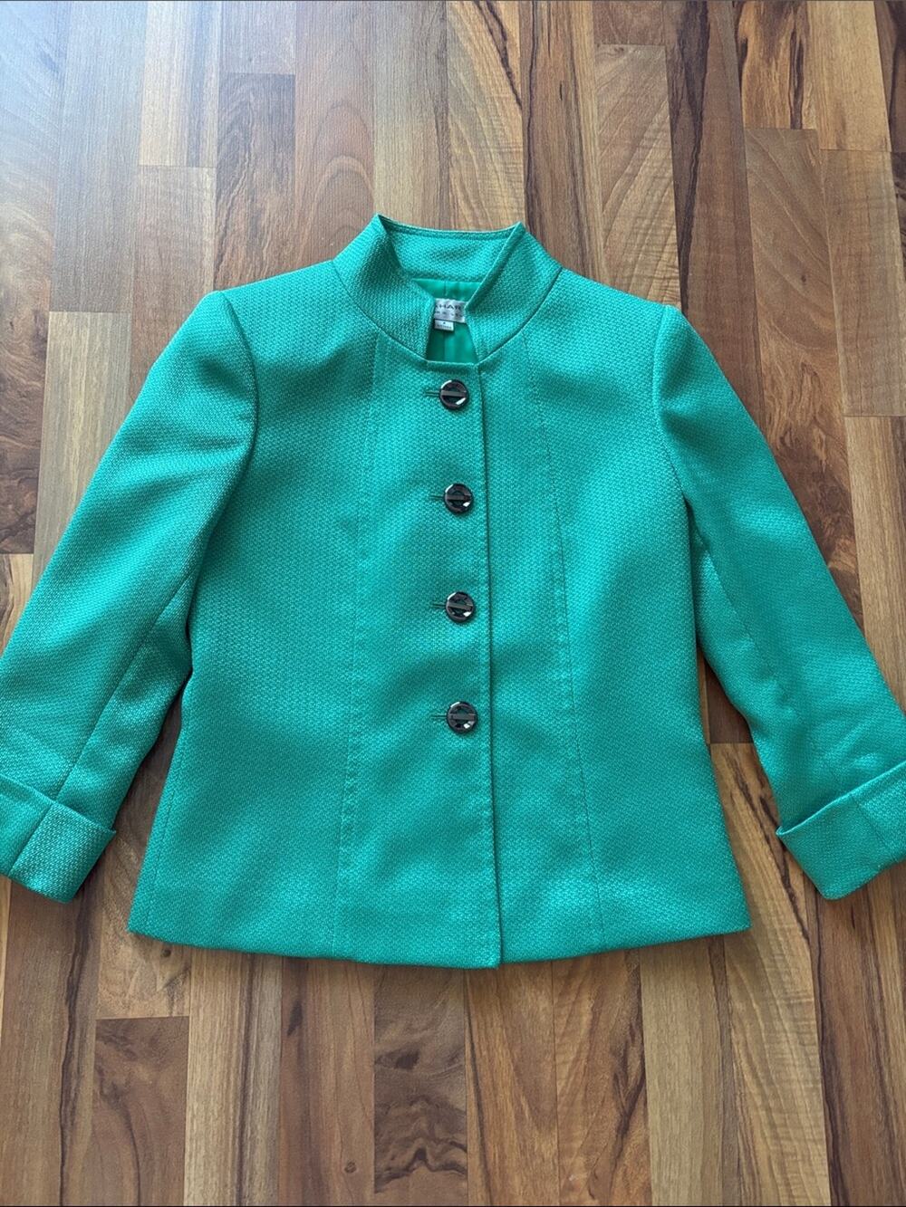Tahari Woman’s Teal Green Button Front Blazer Jacket Size 2